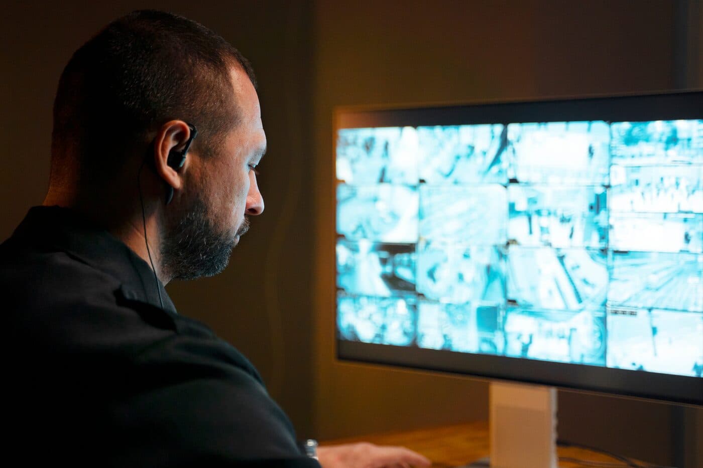 Vista superior de una intersección para representar monitoreo GPS y telemetría.